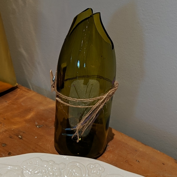 Vase made of wine bottle - Picture 3 of 3
